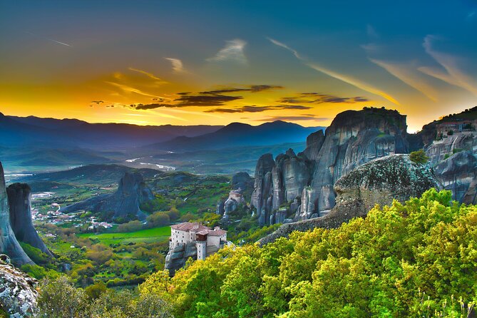 2-Day Delphi Meteora Tour From Athens - Kalambaka hotel and half-board: the night that makes the next morning easier