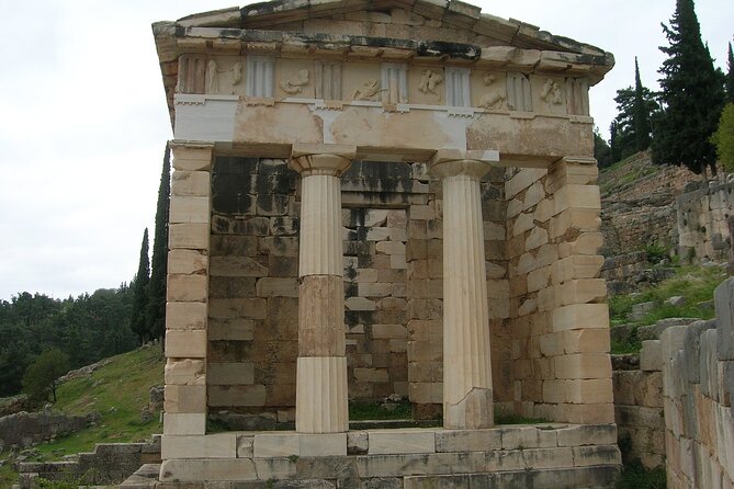 2-Day Delphi & Olympia Tour with Olive Oil & Honey Tasting - Olympia Market Stop: Olive Oil, Wines, and Greek Olives