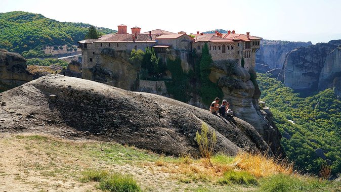 2 Day Private Tour of Meteora & Thermopylae From Athens - Driving up toward Meteora: your first taste of cliff-top monasteries