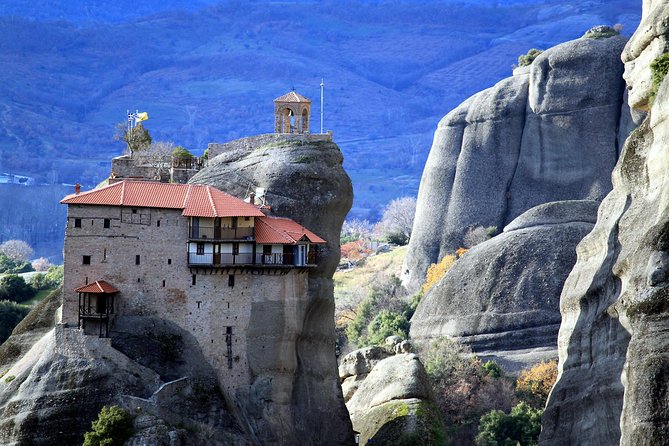 2-Day Private Tour to Delphi & Meteora with Great Lunch included - Delphi Archaeological Museum: the statues that actually help you picture the myth