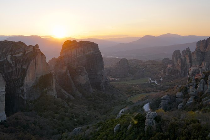 2 Days Private Tour: Delphi & Meteora - Kamena Vourla lunch by the sea and the ride back