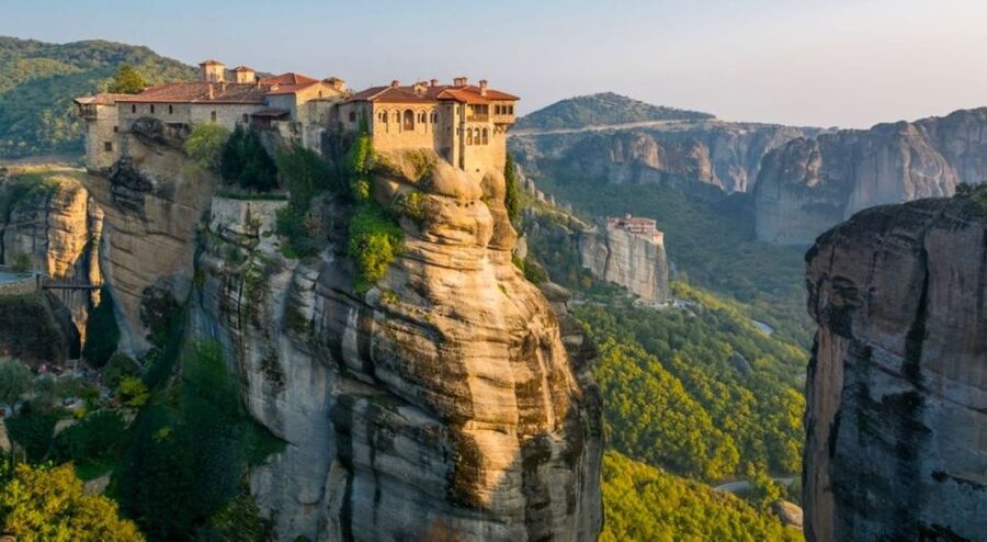 2Day Delphi&Meteora with Official guide,tickets,hotel pickup - Day 1 route: Levadia, Arachova, and the drive into Delphi
