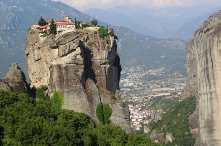 2Day Delphi&Meteora with Official guide,tickets,hotel pickup - The long road to Kalambaka (and why it’s part of the charm)