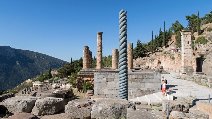 3-day classical Spanish guided tour in Peloponesse & Delphi - Day 1: Corinth Canal, Mycenae, and Epidaurus theatre acoustics