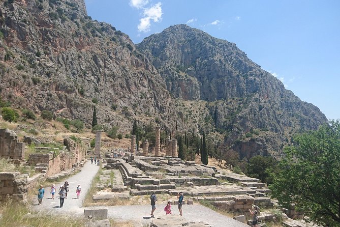 3-Day Trip to Delphi and Meteora from Athens - Guides, group size, and coach comfort