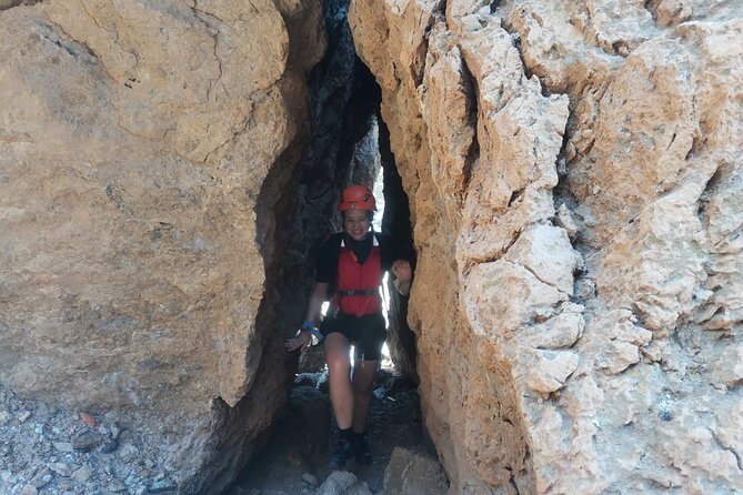3-Hour Small Group Coasteering in Sounio - Cliff jumps and rock scrambles: how the guides handle nerves and safety