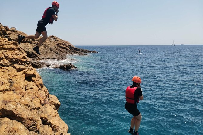 3-Hour Small Group Coasteering in Sounio - What a 3-hour small-group coasteering morning is really like