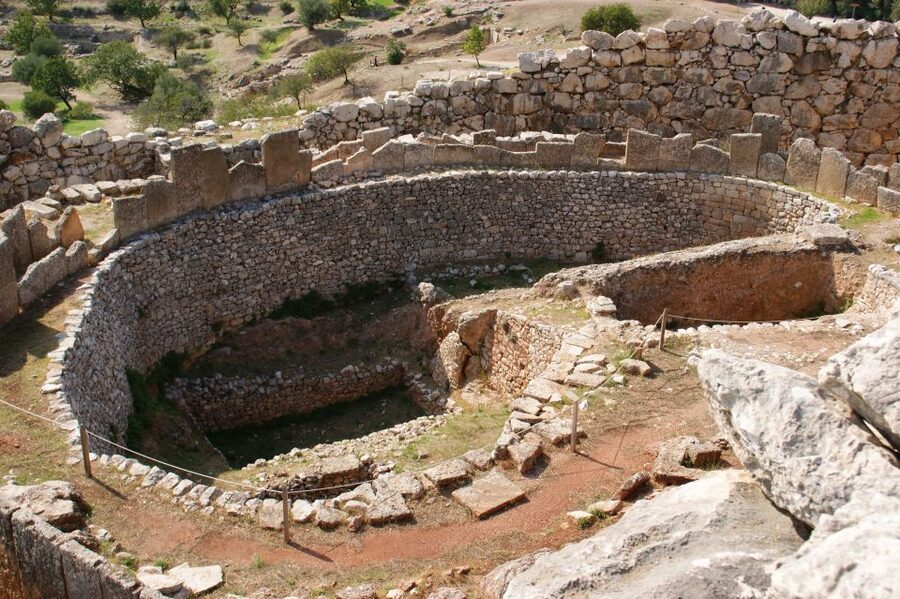 4-Day Tour of Mycenae, Epidaurus, Olympia, Delphi & Meteora - Day 4: Meteora monasteries on the rocks, then Thermopylae for the photo