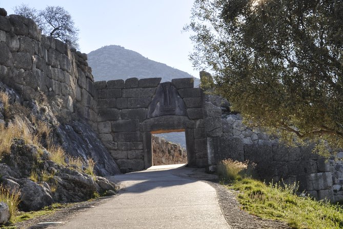 9-Day Ultimate Greek Experience: Peloponnese, Delphi, Zagori, Meteora, Vergina - Day 6: Ioannina’s castle streets and the lake that changes your mood
