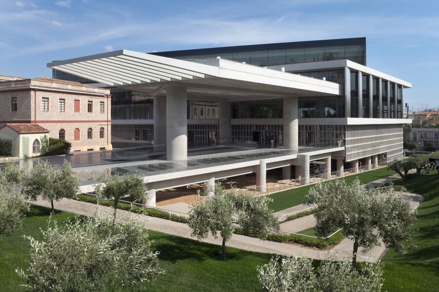 Acropolis Museum & National Archaeological Museum Ticket - Audio tours in English: a phone-friendly way to guide yourself