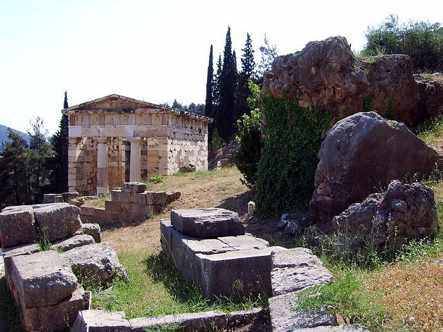 Ancient Delphi Full-Day Tour from Athens - Tour pacing and the guide experience (including Elena and Nicos)