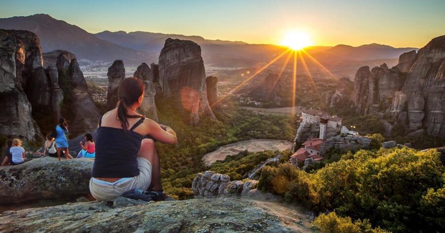 Athens: 2-Day Meteora Tour in Spanish with Guide & Hotel - Price and value: what $123 actually buys you