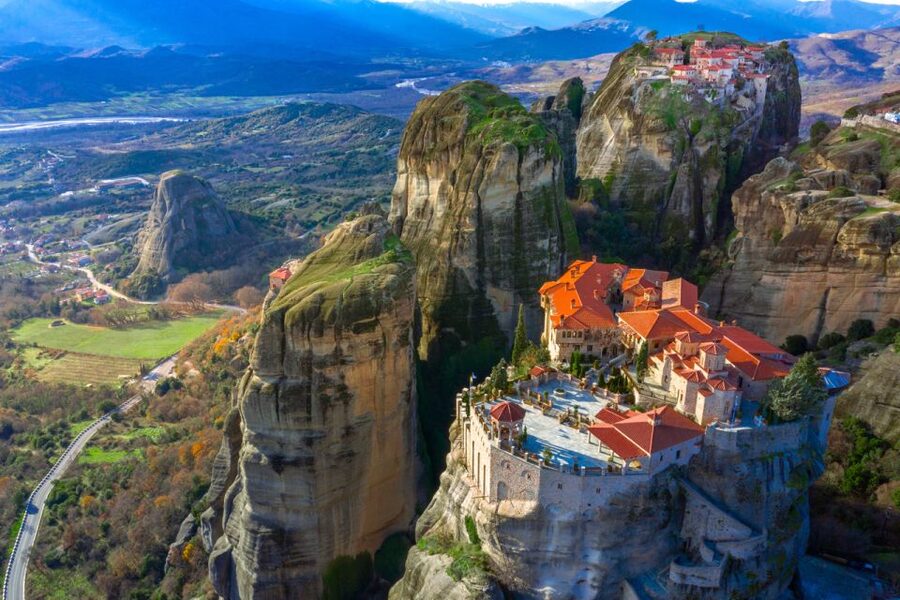 Athens: 2-Day Meteora Tour in Spanish with Guide & Hotel - Who should book this Athens–Meteora 2-day package