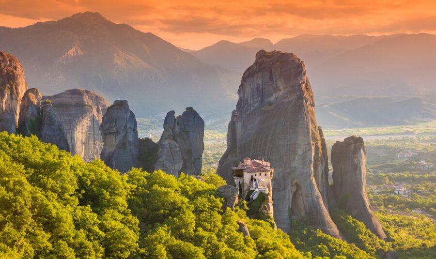 Athens: 3-Day Trip to Meteora with Tours, Museum & Hotel - Day 2 Choice in Meteora: Monasteries and Views or Hidden-Trail Hiking