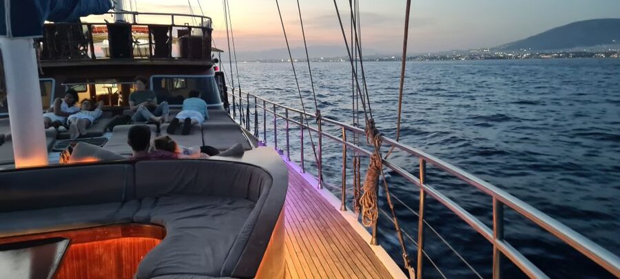 Athens: 3-Hour Sunset Cruise with Swim Stop, Snacks & Drinks - The swim stop: jumping off the boat without making it complicated