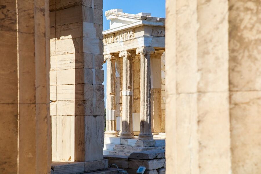 Athens: Acropolis Guided Tour and Old Town Food Tasting - A 4-Hour Mix of Acropolis Icons and Old Town Flavors