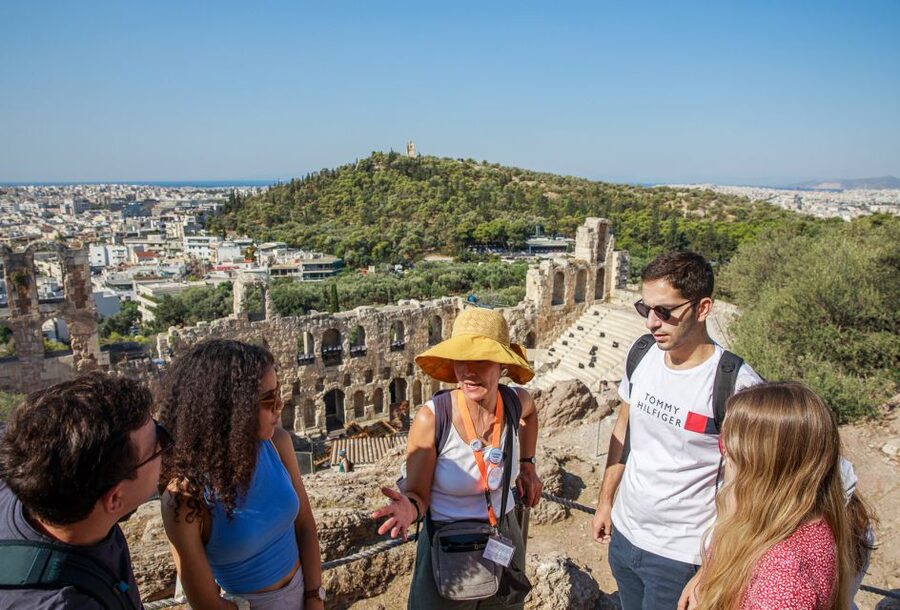 Athens: Acropolis Guided Tour and Old Town Food Tasting - Meeting at Dionyssiou Areopagitou and Getting Into the Flow