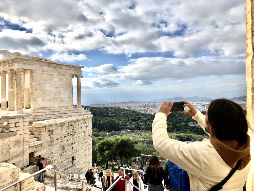 Athens:Acropolis - Historical Center Walking Tour in Spanish - Photo break timing: where it helps (and where to be ready)