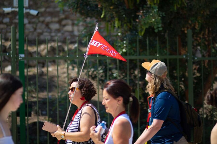 Athens: Acropolis & Parthenon Walking Tour with Expert Guide - Erechtheion and the Caryatids: Faces That Refuse to Be Ignored