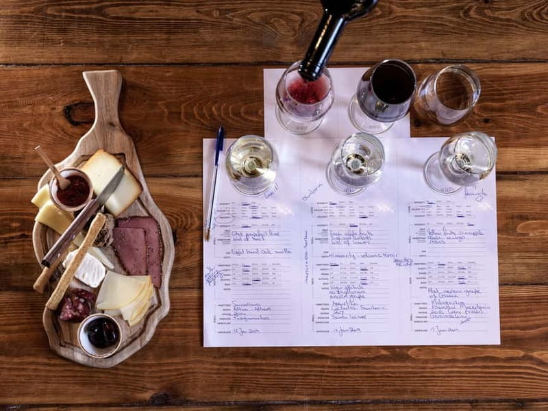 Athens: Acropolis Wine Tasting with Cheese and Olives - The Flow of the Evening: From Meeting to First Sips