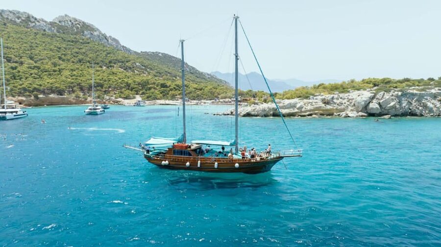 Athens: Agistri, Metopi & Aegina Cruise with Meals & Drinks - Aegina: pistachios, streets, and ancient ruins nearby