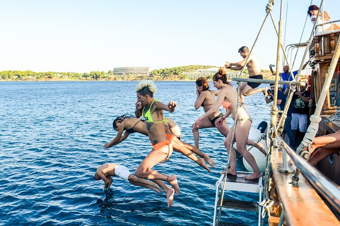 Athens: All Day Cruise to Agistri Moni Aegina with Lunch & Drinks - Lunch and drinks onboard: the “it’s actually good” part