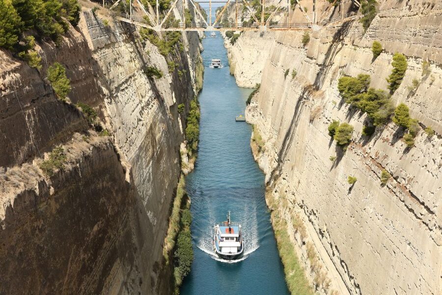 Athens: Ancient Corinth and Canal Shore Excursion - Ancient Corinth: VR + audio guide turns ruins into a story