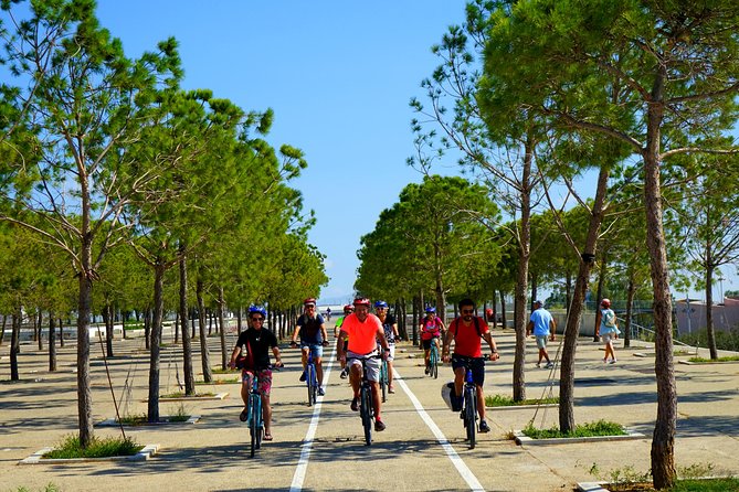Athens City and Sea bike tour - The morning start: Acropolis views and the quick glide through Thissio