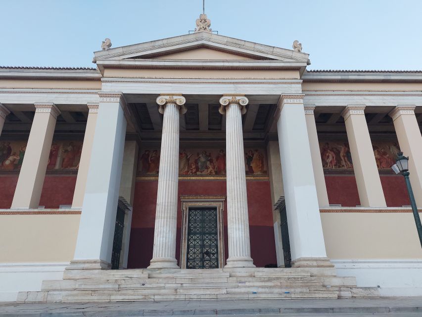 Athens: City Highlights Nighttime Walking Tour in Spanish - Syntagma Square and the Greek Parliament: the Evzones moment