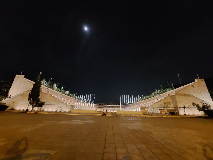Athens: City Highlights Nighttime Walking Tour in Spanish - What to expect on the ground: walking, timing, and comfort