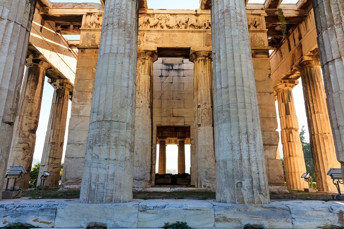 "Athens City Tour - 4 Hours" - Syntagma Square and the Unknown Soldier: theater in a suit