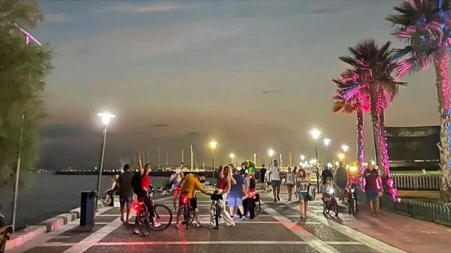 Athens Coastline: Explore by Bike - Flisvos Marina and the waterfront of Faliro: where the ride turns into scenery