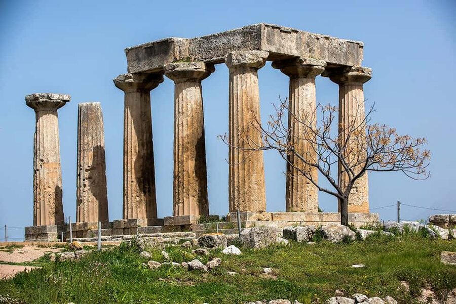 Athens: Corinth Canal, Mycenae & Nafplio Premium Guided Tour - Nafplio Old Town in One Hour: Venetian and Ottoman Layers by the Sea