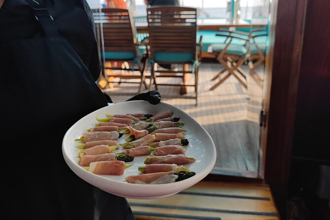Athens cruise: Agistri, Moni/Metopi, Aegina with lunch & drinks - Breakfast onboard: why the first hour sets the tone