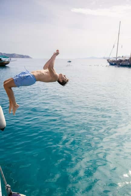 Athens: Cruise to Agistri, Moni & Aegina with Lunch & Drinks - Aegina: pistachios, Apollo-area sights, and easy food scouting