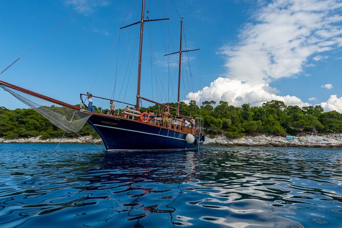 Athens Day Cruise: 3 Islands Tour in the Saronic Gulf with Lunch - On-Board Comfort: Shade, Timing, and What to Pack