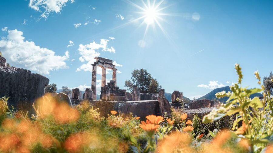Athens: Delphi, Corycian Cave, and 300 Battlefield Day Trip - Delphi Archaeological Site and Museum: Apollo’s World, With Time to Actually Look