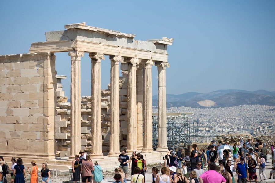 Athens: Early Morning Guided Tour to Acropolis and Museum - Propylaea and Temple of Athena Nike: The Entrance Feels Like a Stage