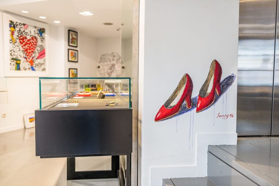 Athens: Greek Fashion Shopping Tour with a Local Expert - Beauty Stop: Former Pharmacists and Natural Greek Ingredients