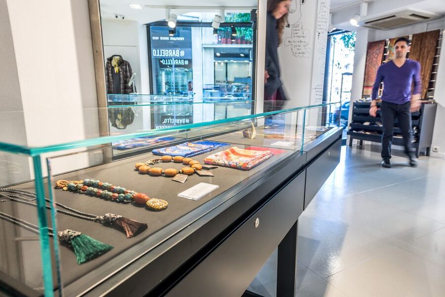Athens: Greek Fashion Shopping Tour with a Local Expert - Getting the Price Right: Why This Guide Part Matters