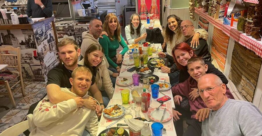 Athens Greek Food Experience - Finding your guide at Syntagma Square (and getting oriented fast)