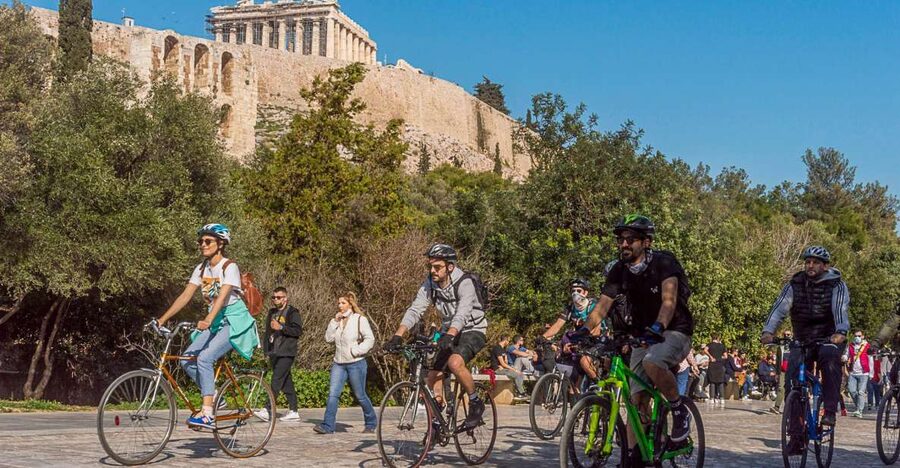 Athens Historical Center: Explore by Bike - Syntagma Square and the Evzones: a break that’s actually worth standing for