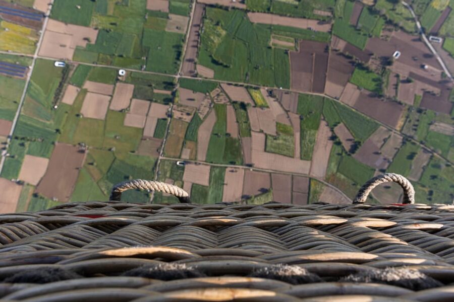 Athens: Hot-Air Balloon Flight Experience with Snacks & Wine - Floating at 300–400 Meters: The View Sweet Spot