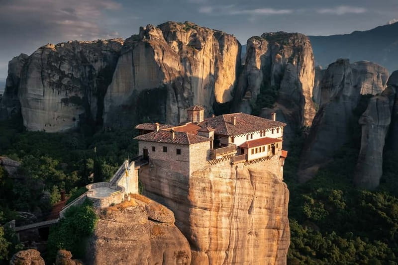 Athens: Meteora Day Trip in Spanish with Live Guide & Lunch - Lunch at Kalabaka: Good Fuel Without Overcomplicating the Day