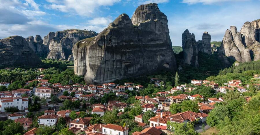 Athens: Meteora Day Trip with Central Pickup & Audio Guide - Key things to know before you go
