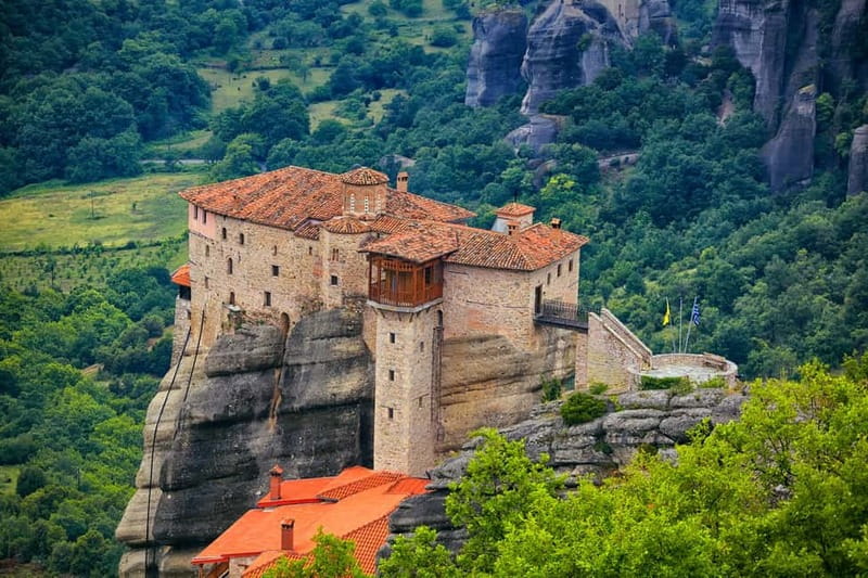 Athens: Meteora Monasteries, Hermit Caves & Seaside Escapes - Key Reasons This Tour Works