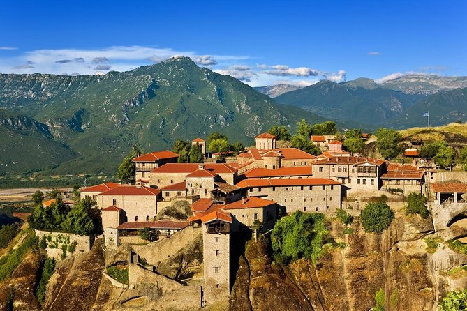 Athens: Meteora Monasteries, Hermit Caves Tour with Pickup - The road to Kalambaka: sea brunch break and bus comfort