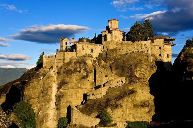 Athens: Meteora Monasteries, Hermit Caves Tour with Pickup - Entrance fees and dress rules: save money and avoid stress