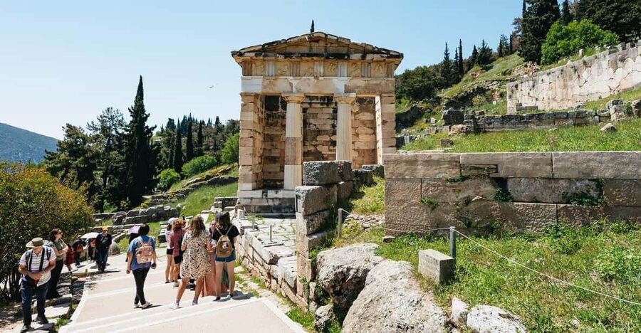 Athens: Mythology of Delphi, Museum and Arachova Guided Tour - Arachova on Mount Parnassus: strolls, lunch option, and local shopping