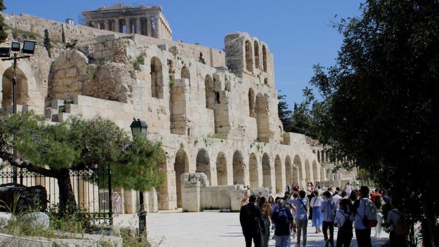 Athens: Percy Family Treasure Hunt & Tour - Starting at Hadrian’s Arch: your first landmark and your first clue
